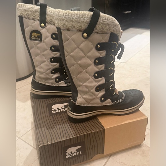 Sorel Tofino Holiday Boot 8 Silver Sage - Picture 6 of 11